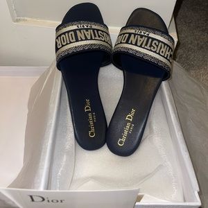 DWAY slides navy blue never worn